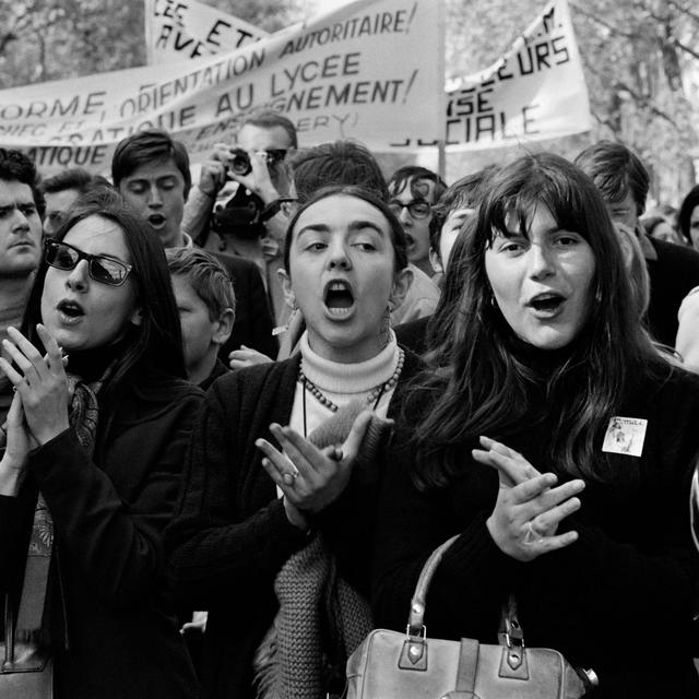 De jeunes femmes défilent le 1er mai 1968 dans les rues de Paris.
JACQUES MARIE
AFP [JACQUES MARIE]
