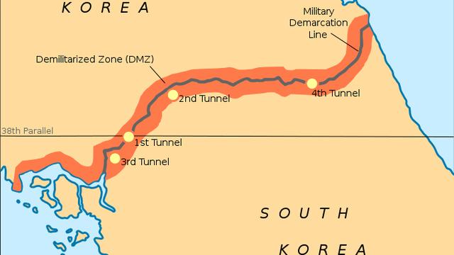 La péninsule coréenne divisée d'abord le long du 38e parallèle nord, puis le long de la ligne de démarcation.