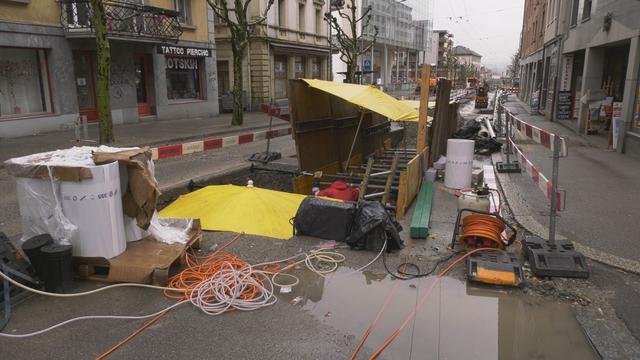 La rue Beauregard, à Fribourg, est en travaux depuis neuf mois. [RTS]