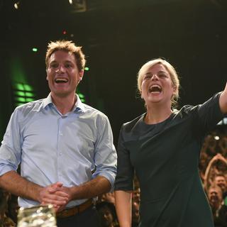 Ludwig Hartmann et Katharina Schulze, les deux têtes de liste des Verts en Bavière, célèbrent le résultat de leur formation dimanche. [Keystone/DPA - Sven Hoppe]