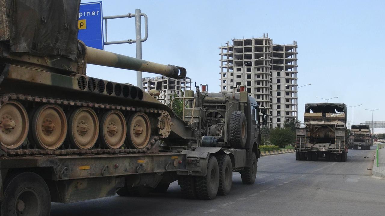 Un convoi de l'armée turque en route pour la province d'Idlib en Syrie.