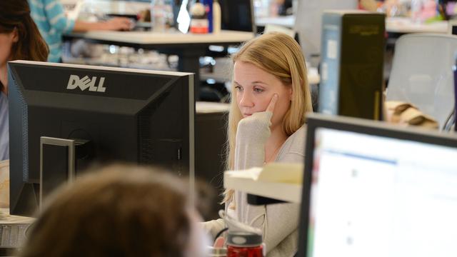 Une femme travaillant sur un ordinateur (image d'illustration). [afp - Robyn Beck]