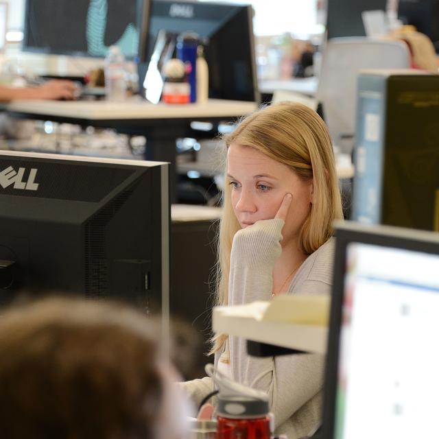 Une femme travaillant sur un ordinateur (image d'illustration). [afp - Robyn Beck]