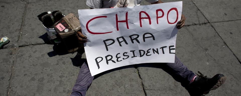 "El Chapo président", affiche un supporter du narcotrafiquant mexicain. [Keystone - Rebecca Blackwell]