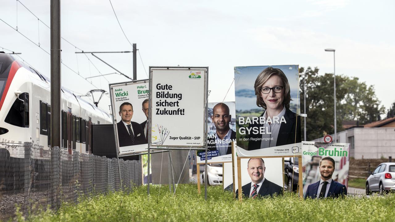 Les affiches des candidats pour les élections cantonales dans les rues de Zug. [Keystone - Alexandra Wey]