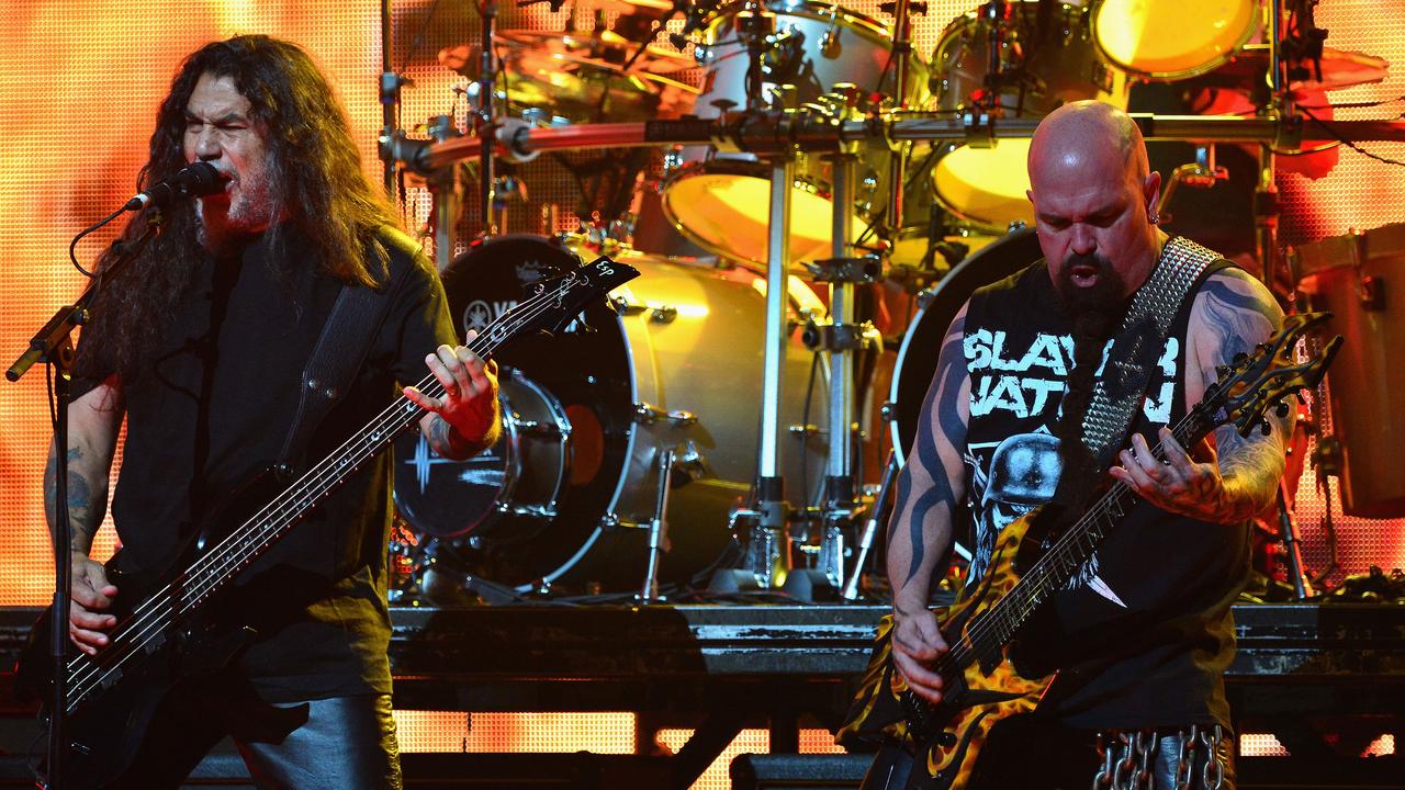 Le bassiste Tom Araya (à gauche) et le guitariste Kerry King lors d'un concert de Slayer en 2014 à Los Angeles.