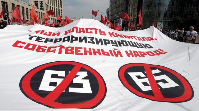 Les Russes ont manifesté ce samedi 28 juillet contre la réforme des retraites. [Keystone - Maxim Shipenkov - EPA]