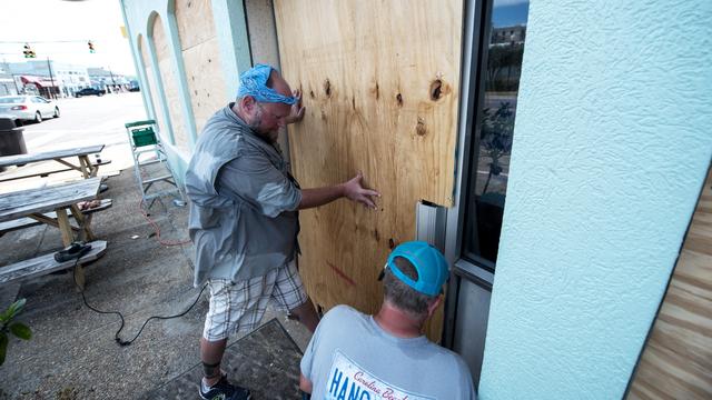 Les habitants de Caroline du Nord se barricadent avant l'arrivée de l'ouragan Florence. [Keystone - EPA/Caitlin Penna]