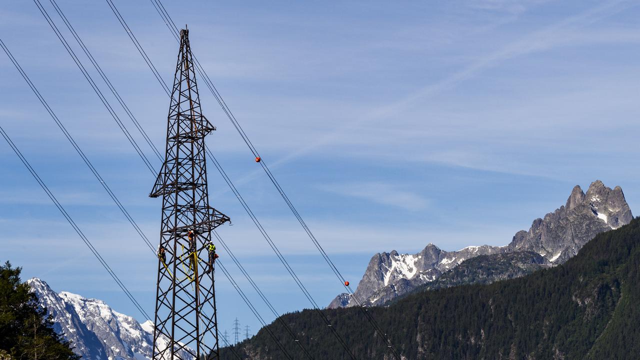 La consommation d'électricité diminue en Suisse. [Keystone - Valentin Flauraud]