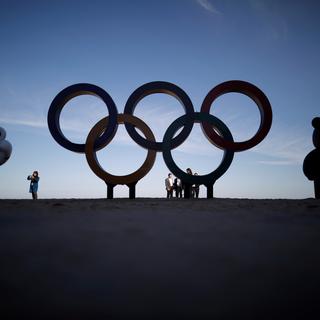 Les anneaux olympiques installés sur une plage en Corée du Sud. [Reuters - Kim Hong-Ji]