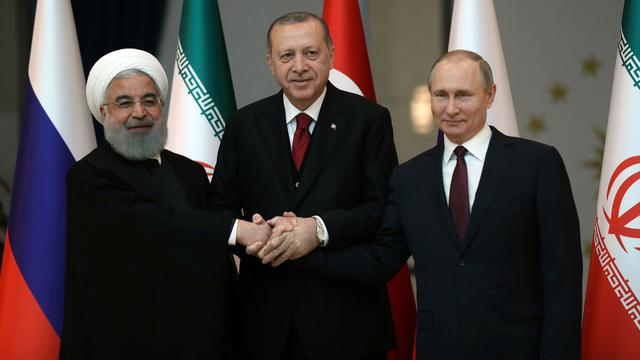 Les dirigeants iranien, turc et russe réunis à Ankara, 04.04.2018. [AP/Keystone - Tolga Bozoglu]