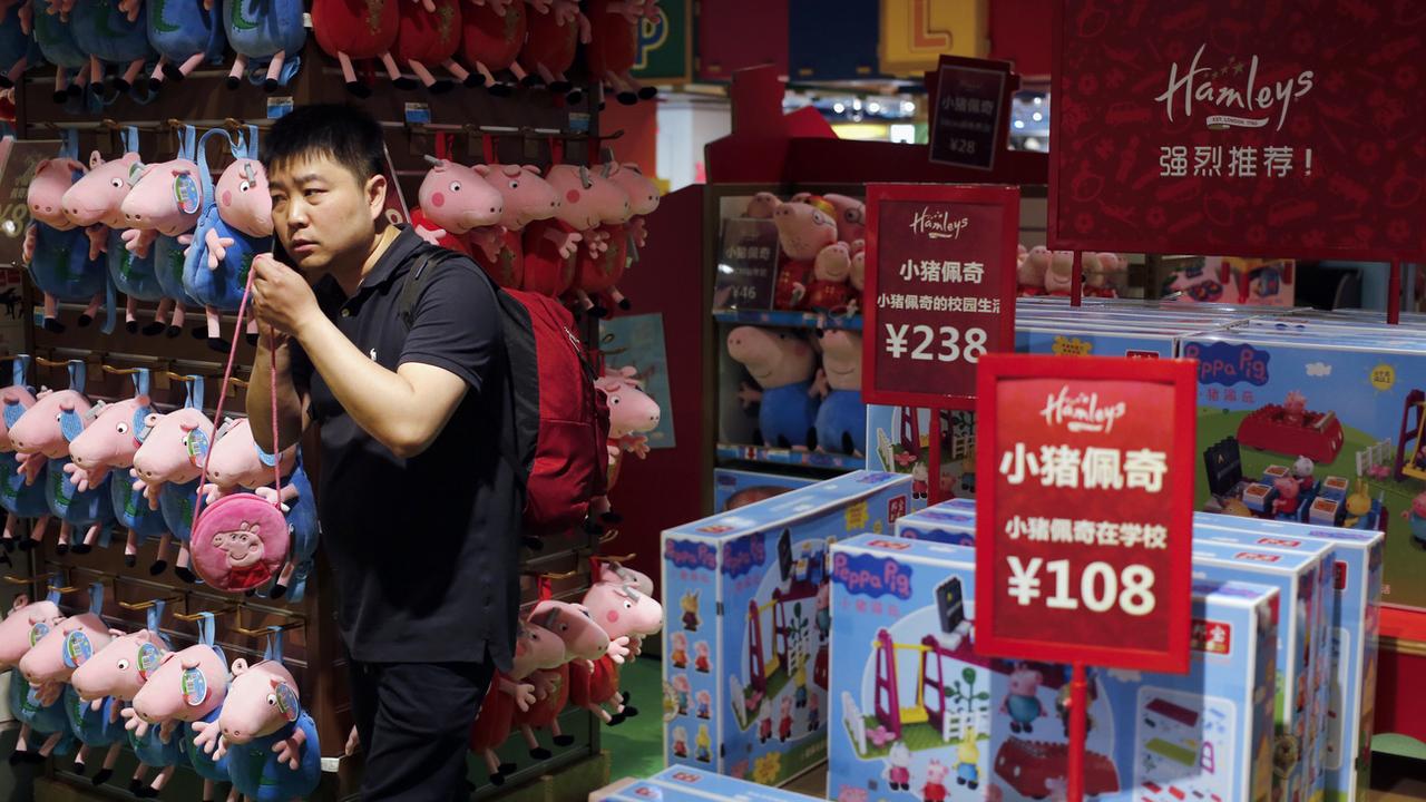 Le dessin animé Peppa Pig est censuré sur internet en Chine. [Keystone - AP Photo/Andy Wong]