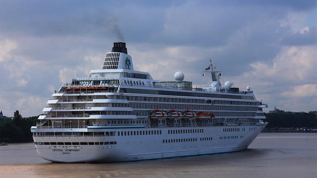 Accostage du paquebot MS CRYSTAL SYMPHONY, port de la Lune, Bordeaux, 26 août 2013 [Flickr - Jonathan]