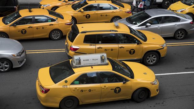 New York plafonne le nombre de licences Uber et Lyft. [Keystone - AP Photo/Mary Altaffer]