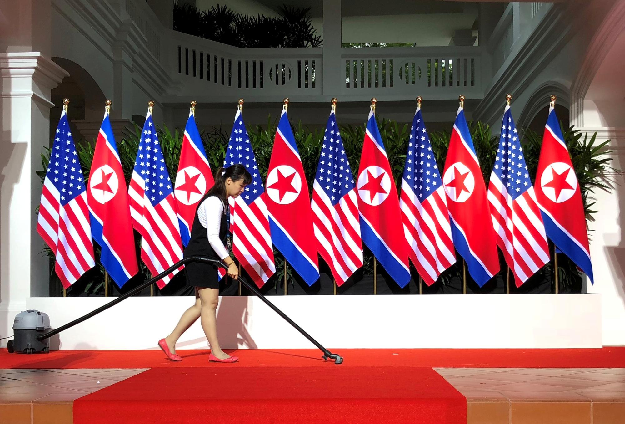 Derniers préparatifs sur le lieu de la rencontre du président américain Donald Trump et le leader nord-coréen Kim Jong-un. [reuters - Jonathan Ernst]