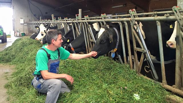 Yves Nicolet, paysan à Cottens (FR). [RTS - Sandra Zimmerli]