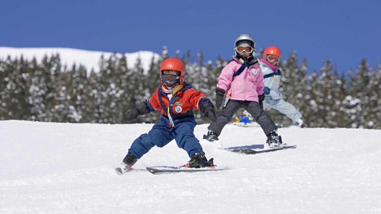 L'avenir du financement des camps de ski rebondit au Conseil des Etats. [Keystone - Gaetan Bally]