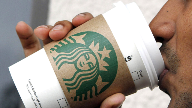 L'accord conclut avec Starbucks ne modifie en rien son programme de rachat d'actions, fait savoir Nestlé. [AP/Keystone - Alan Diaz]