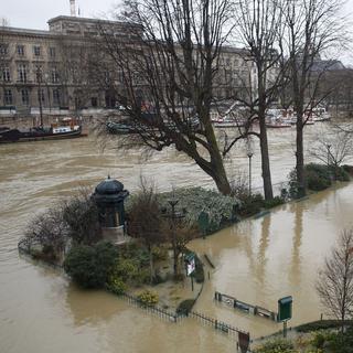 Un parc public inondé par la Seine en crue ce mardi 23 janvier 2018 à Paris. [AP Photo - Thibault Camus]