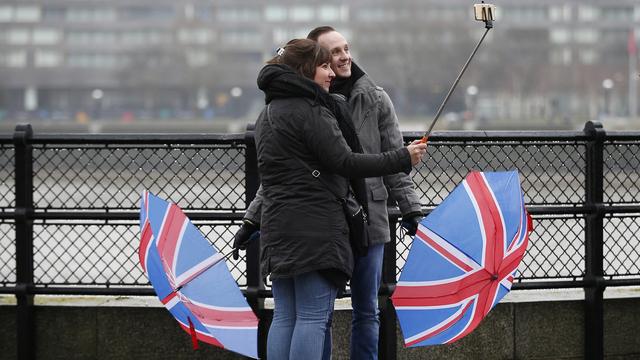 Le Royaume-Uni veut réduire l'immigration de personnes peu qualifiées. [Reuters - Peter Nicholls]