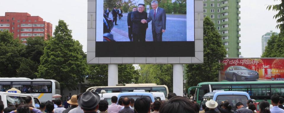 Kim Jong-Un rencontre le Premier ministre de Singapour Lee Hsien Loong lors des préparatifs du sommet entre Corée du Nord et Etats-Unis. [Keystone/AP Photo - Jon Chol Jin]