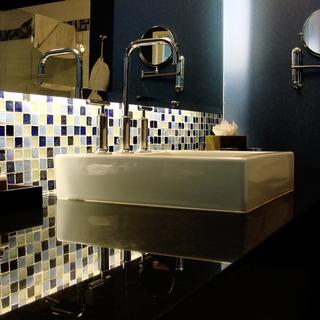 Symbole de l’intime et du privé, écologique ou hyperconnectée, la salle de bain entame sa mue architecturale. [DR - William Byrd]