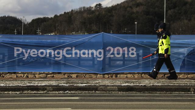 Agents de sécurité dans les rues de Pyeongchang, en Corée du Sud, où se dérouleront le Jeux olympiques d'hiver 2018 (image prétexte). [EPA/Keystone - Fazry Ismael]