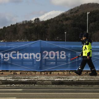 Agents de sécurité dans les rues de Pyeongchang, en Corée du Sud, où se dérouleront le Jeux olympiques d'hiver 2018 (image prétexte). [EPA/Keystone - Fazry Ismael]