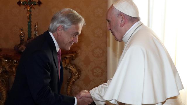 Le président chilien Sebastian Pinera reçu par le pape François au Vatican. [Keystone - Alessandro Bianchi/Pool Photo via AP]