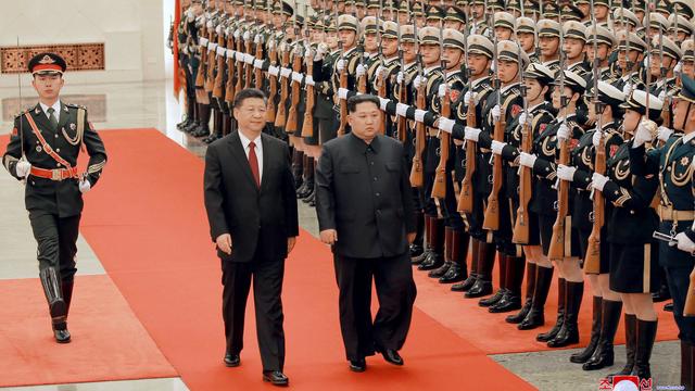 Xi Jinping et Kim Jong un à Pékin, 26.03.2018. [AP/Keystone - Korean Central News Agency]