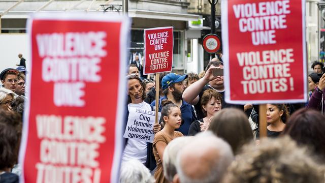 Manifestation à Genève après une violente agression contre 5 femmes. [Keystone - Jean-Christophe Bott]