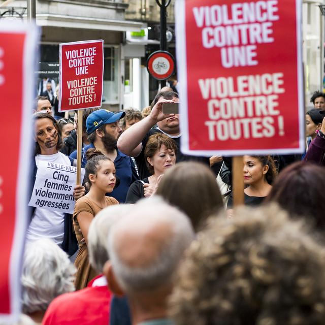 Manifestation à Genève après une violente agression contre 5 femmes. [Keystone - Jean-Christophe Bott]