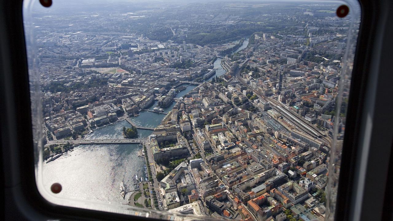 Vue aérienne de la ville de Genève. [Keystone - Gaëtan Bally]