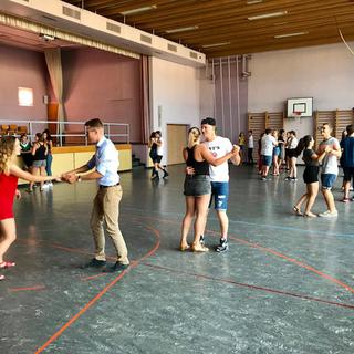 Cours de danse de salon pour la Bénichon dans le canton de Fribourg.