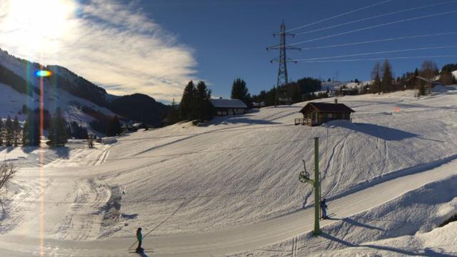 Soleil et neige à Leysin ce samedi. [https://lesmosses.roundshot.com/]