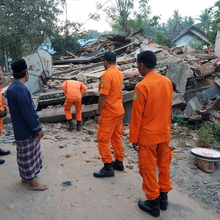 De nombreuses habitations ont été détruites dans le nord de lîle de Lombok. [EPA/Keystone - Basarnas]