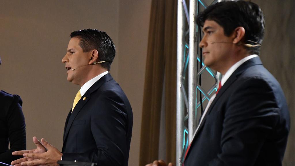 Les candidats à la présidentielle du Costa Rica, Fabricio Alvarado (gauche) et Carlos Alvarado (droite). [AFP - Ezequiel Becerra]