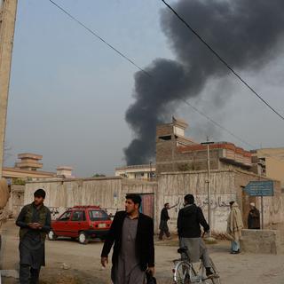 De la fumée émanant du bureau de l'ONG Save The Children après l'attaque du 24 janvier. [AFP - Noorullah Shirzada]