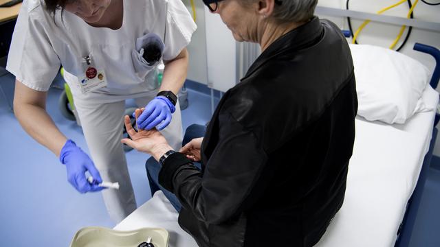 Les infirmiers demandent une revalorisation de leur profession. [Keystone - Jean-Christophe Bott]