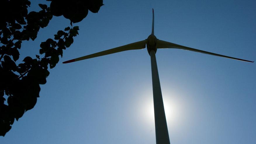 Les oppositions aux projets éoliens fribourgeois sont d'ores et déjà programmées. [Keystone - Jean-Christophe Bott]