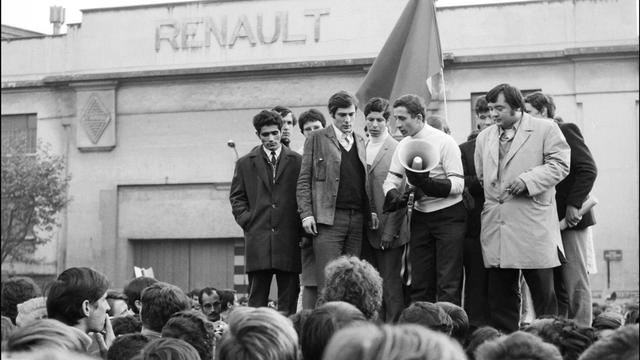 Jacques Sauvageot s'adresse aux étudiants et ouvriers en grève, le 18 mai 1968. [AFP - Archives]