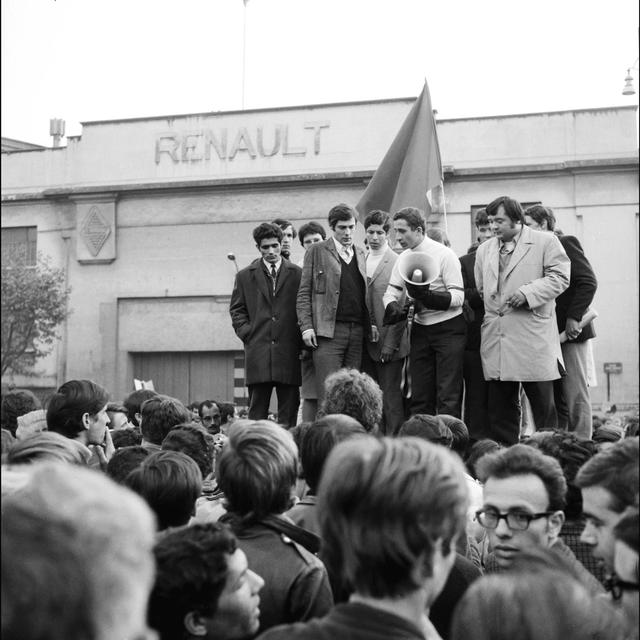 Jacques Sauvageot s'adresse aux étudiants et ouvriers en grève, le 18 mai 1968. [AFP - Archives]
