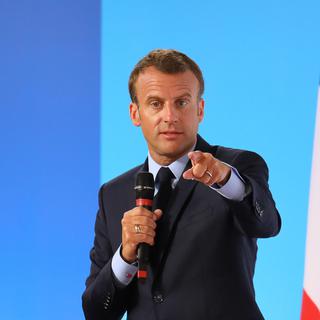 Emmanuel Macron présente son plan pour les banlieues. [AFP - Ludovic Marin/pool]