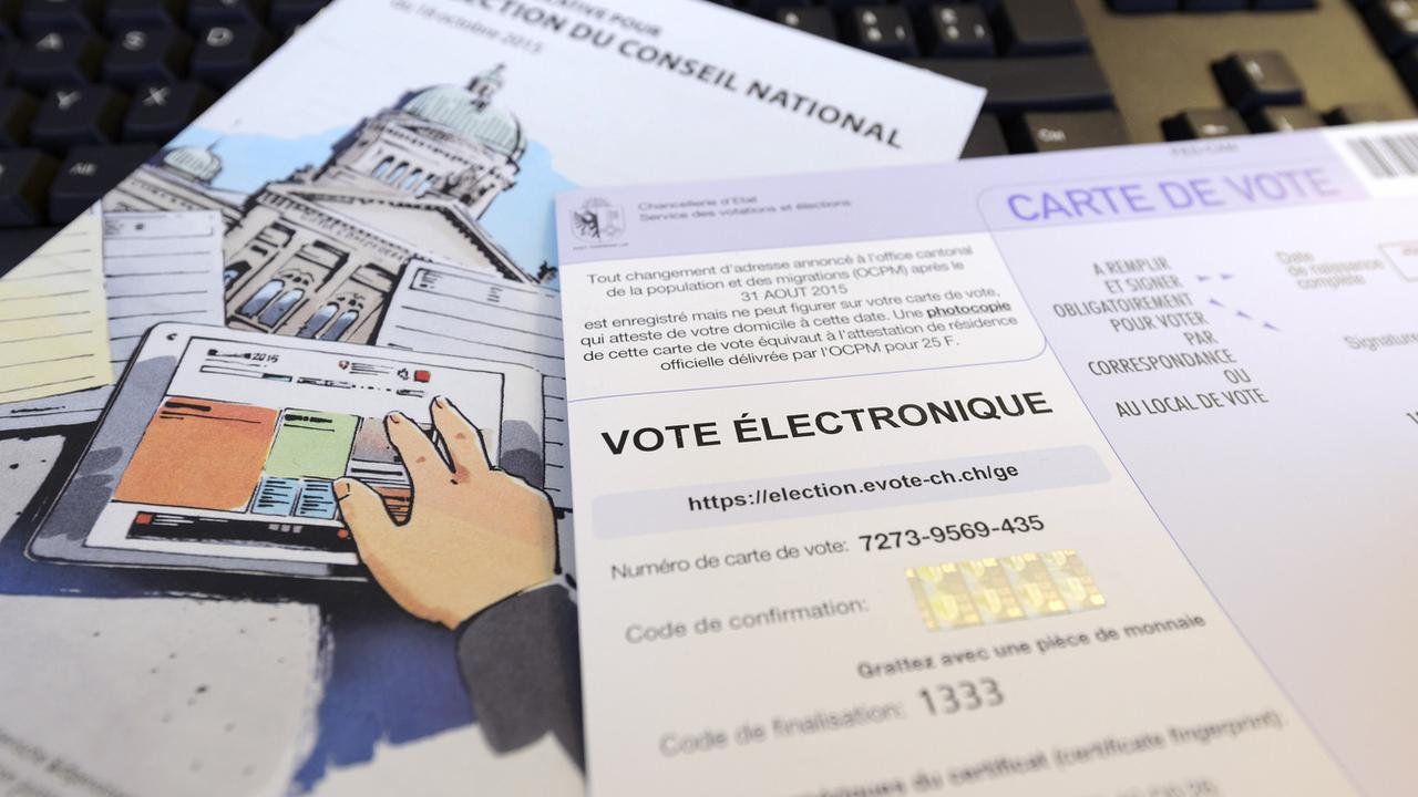 Du matériel pour le vote électronique dans le canton de Genève. [Keystone - Martial Trezzini]