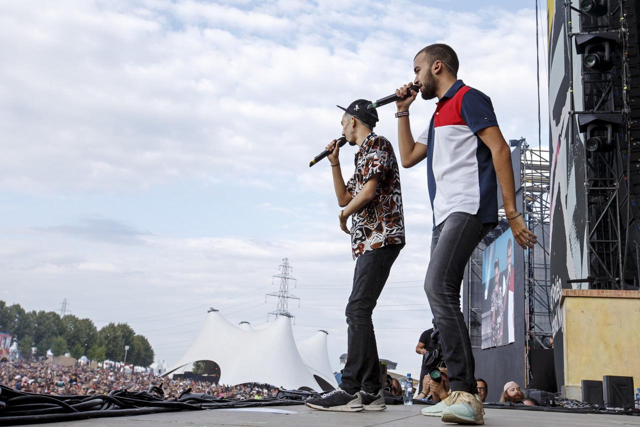 Bigflo & et Oli face au public de Paléo. [Keystone - Salvatore Di Nolfi]