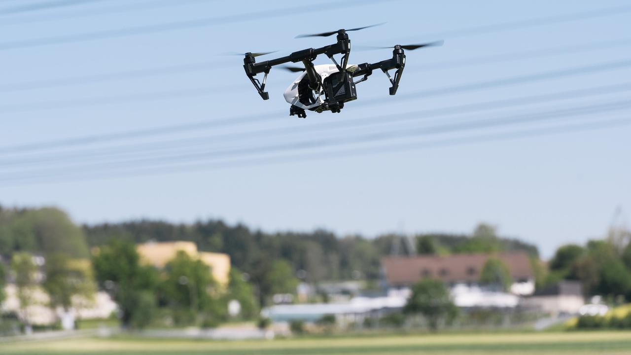 Plus de 100'000 drones parcourent aujourd’hui le ciel suisse. [Keystone - Christian Beutler]