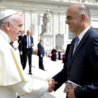 Le 6 mai 2015, le pape François et Alain Berset s'étaient rencontrés à Rome. [Pool Photo via AP - L'Osservatore Romano]