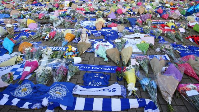 Les supporters de Leicester City ont déposé des fleurs devant le stade du club. [Keystone - Tim Keeton - EPA]