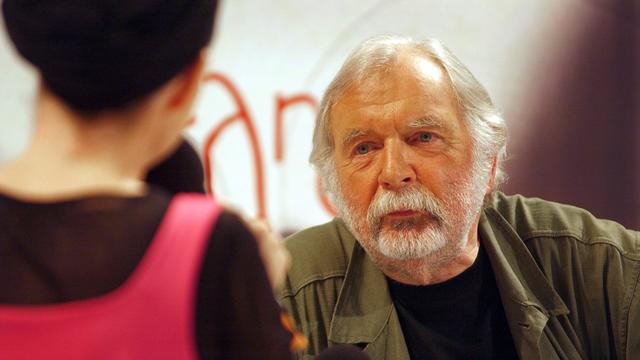 Jacques Chessex au Salon du Livre de Genève en 2004. [RTS]