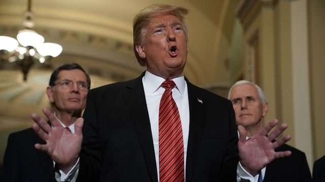 Donald Trump avant sa rencontre avec les ténors démocrates pour tenter de résoudre le "shutdown". [AFP - Alex Wong/Getty Images]